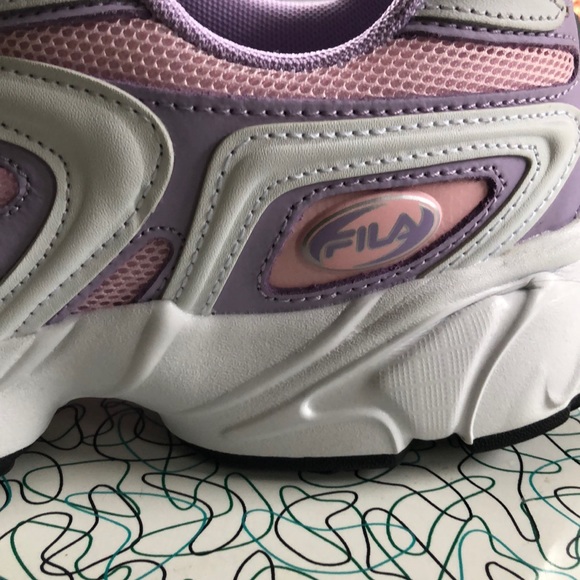 Size 10 Fila Sneakers - Picture 2 of 2